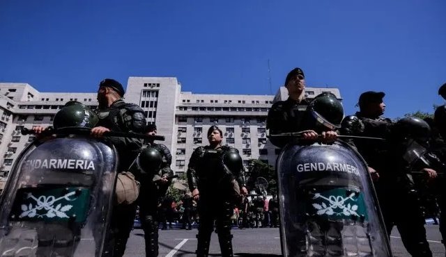 policía